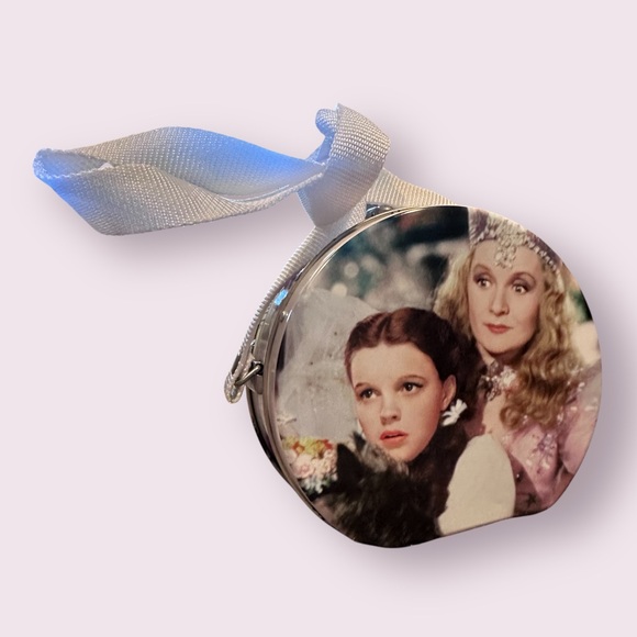 The Wizard of Oz Dorothy And Glinda Small Round Metal Tin Lunchbox Purse 1999 - Picture 5 of 10